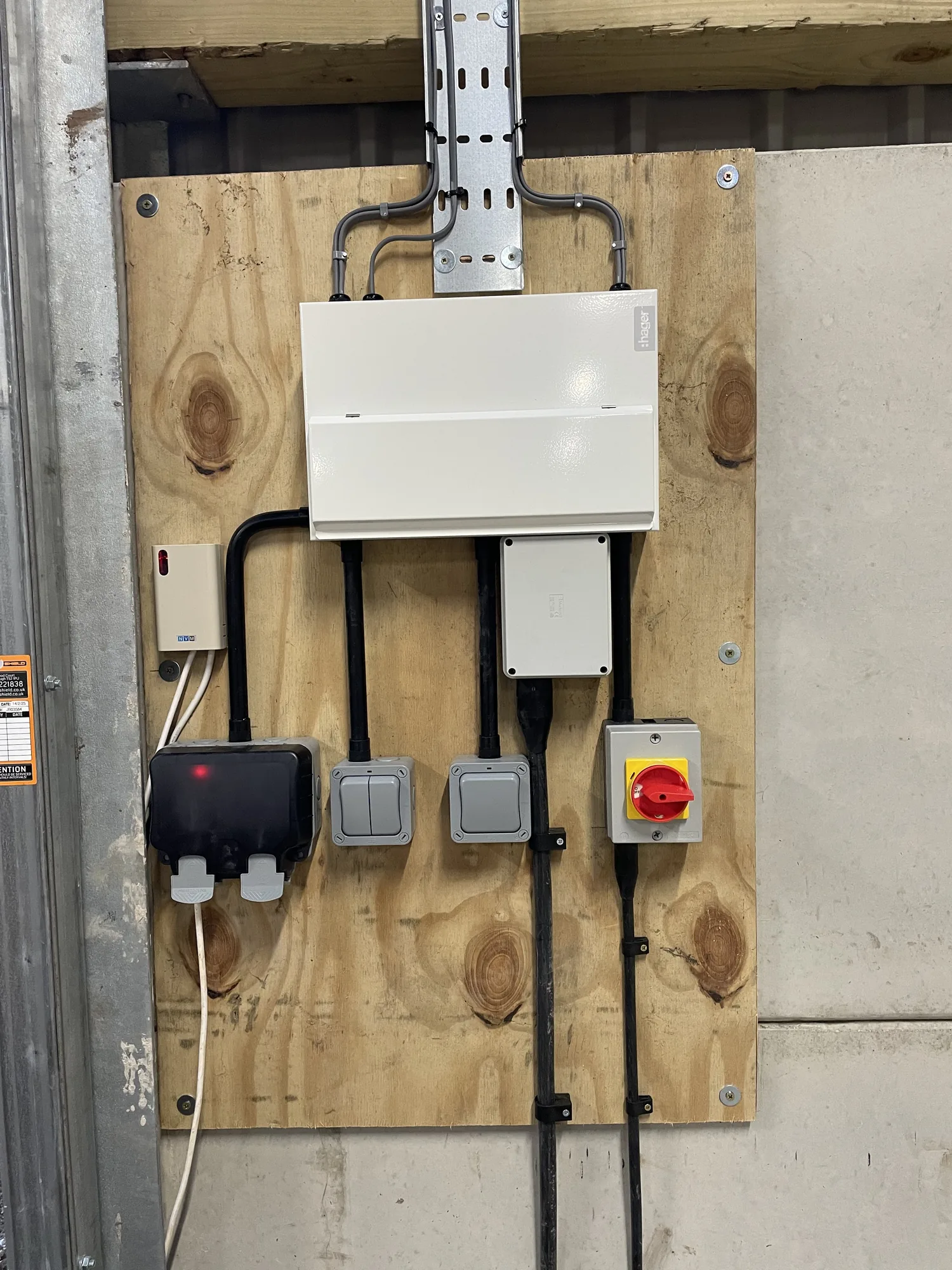 Commercial electrical maintenance work