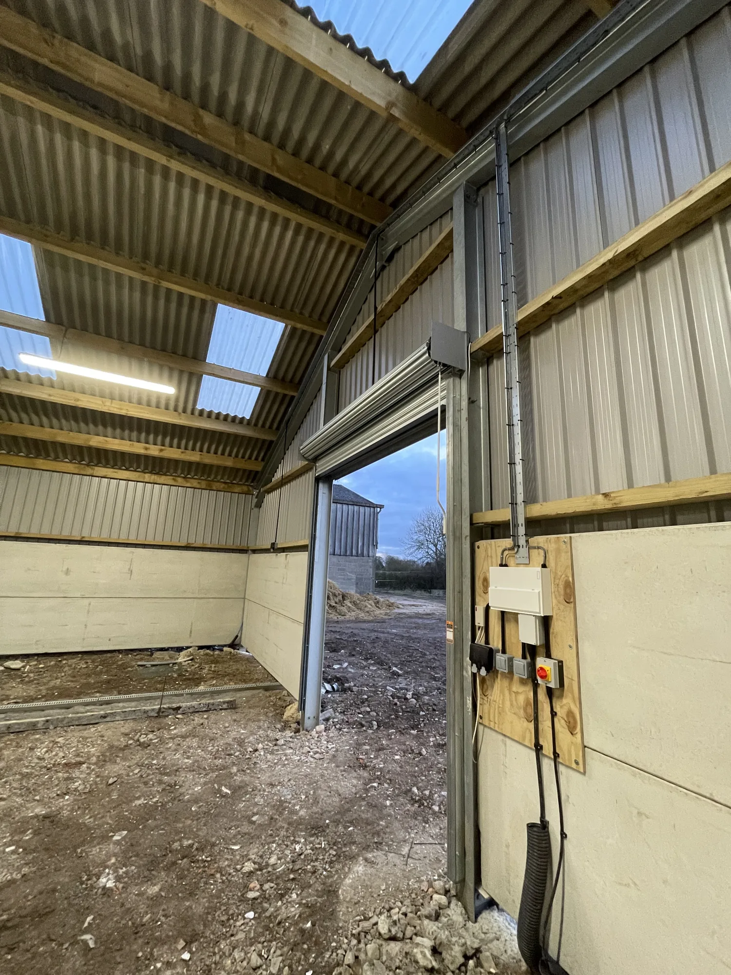 Industrial cable containment and trunking